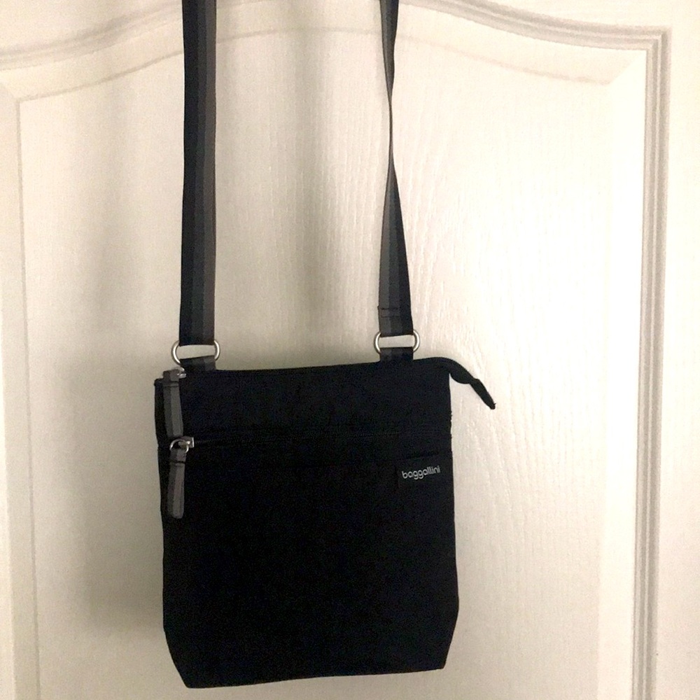 Baggallini bag.